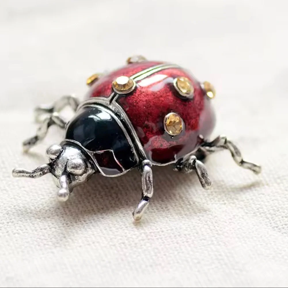 Vintage Ladybug Red Brooch - Picture 4 of 6